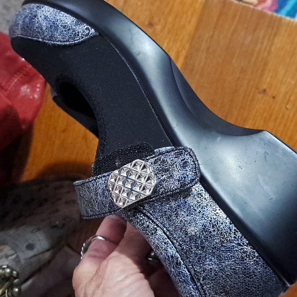 Shoes - Picture 3 of 4